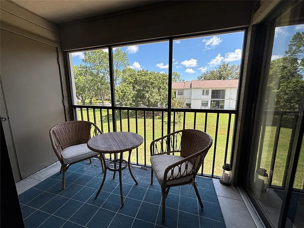 2 bed, 2.0 bath, 879 sqft, $1,800 — Photo 2