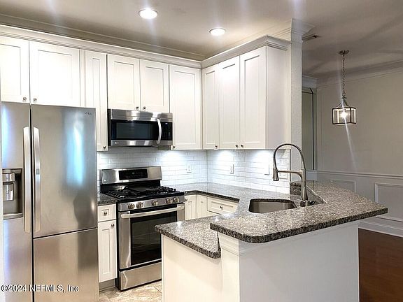 4th image of 13810 SUTTON PARK Drive #719