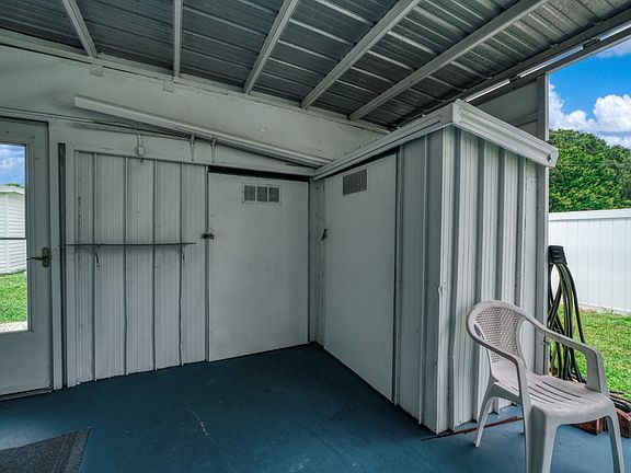 4th image of 2067 Missouri Dr