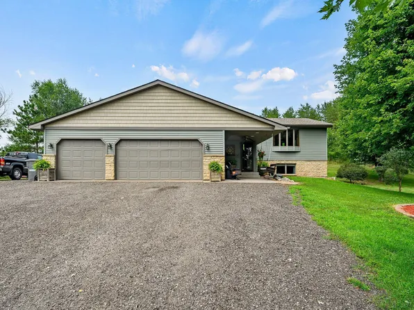 704 Old Hopkins Pl, Hudson, WI 54016