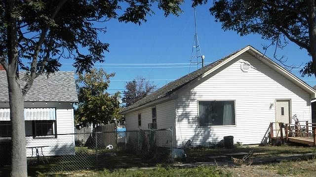 1st image of 416 11th Ave N