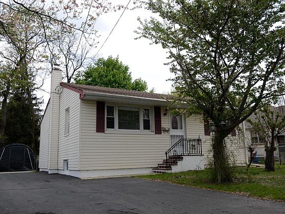 2nd image of 415 Parkview Ave