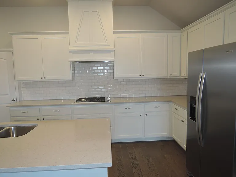 708 Newberry Ln — Photo 6