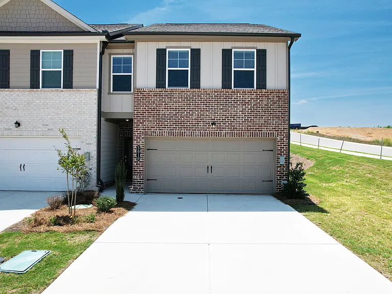 5010 Highwood Dr NE — Photo 1