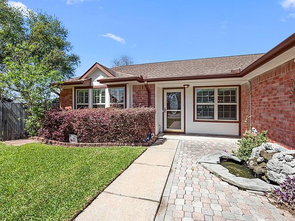 3rd image of 2419 Pebbledowne Cir