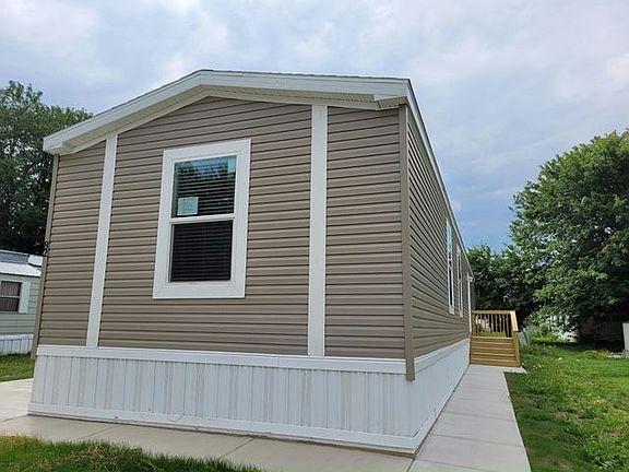 5th image of 82 Quarry Hill Est #82