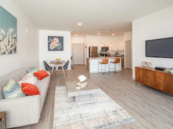 Edgewater Apartments and Townhomes