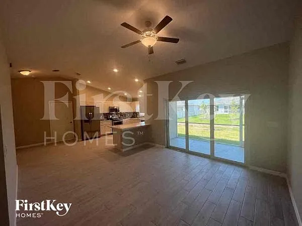 4 bed, 2.0 bath, 1614 sqft, $2,335 — Photo 2
