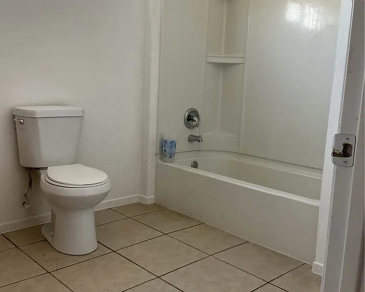 709 N D St — Photo 16