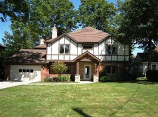 15112 Edgewater Dr, Lakewood, OH 44107