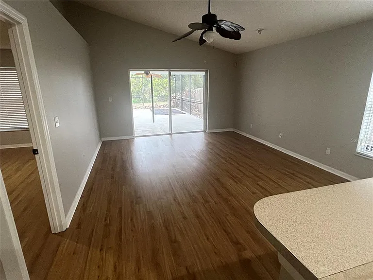 1063 Bluegrass Dr — Photo 8