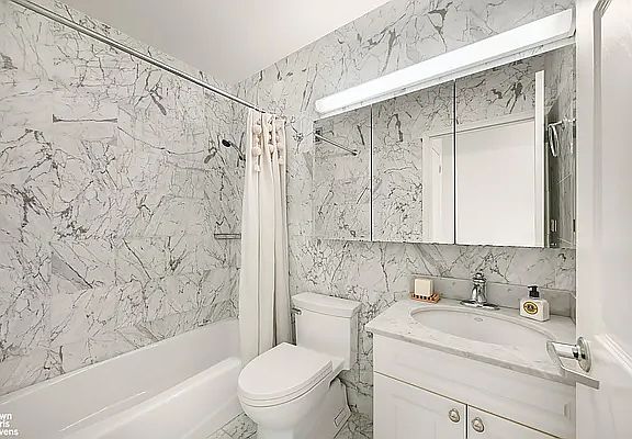 4th image of 30 W 63rd St APT 12U