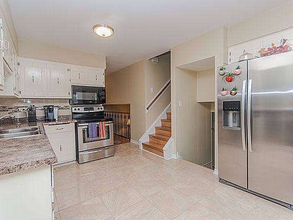 3rd image of 16737 Merrill Ave