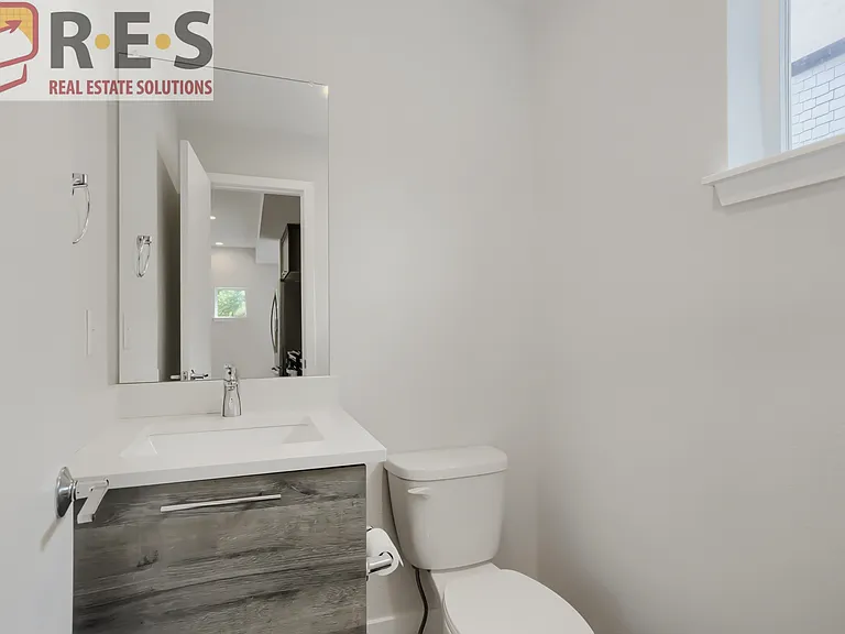 5566 W 11th Pl — Photo 11