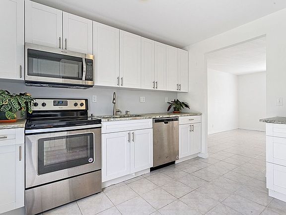 2nd image of 216 Ocean Breeze