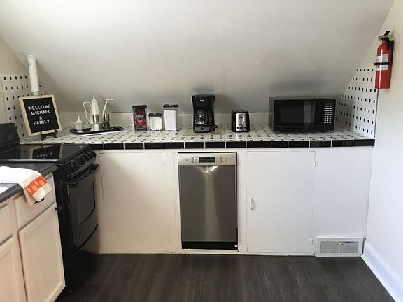 3rd image of 3001 Campbell Ave #B