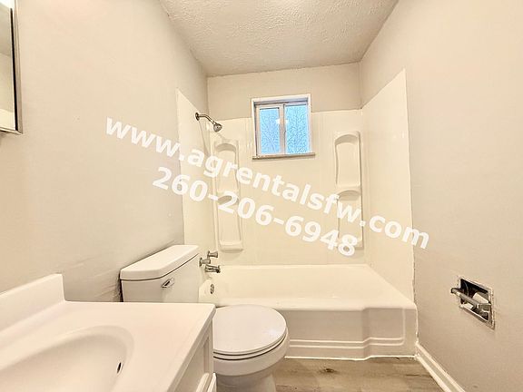 5th image of 4917 Northcrest Dr APT B
