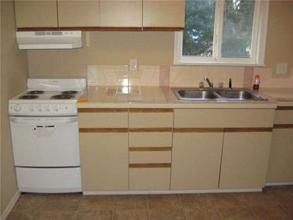 2nd image of 998 Discovery Ave SE