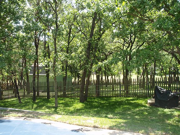 4th image of 521 Post Oak Dr