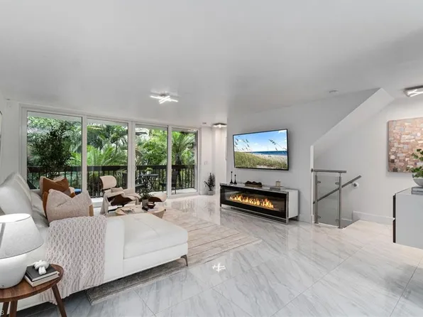 995 9th AVE S #4, NAPLES, FL 34102