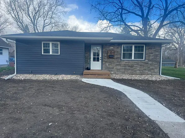 1207 Jackson Ave, Spirit Lake, IA 51360