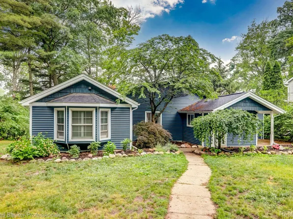 8653 Hidden Lake Dr, Howell, MI 48855