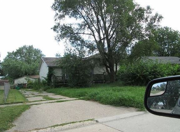 1st image of 102 3rd St NE