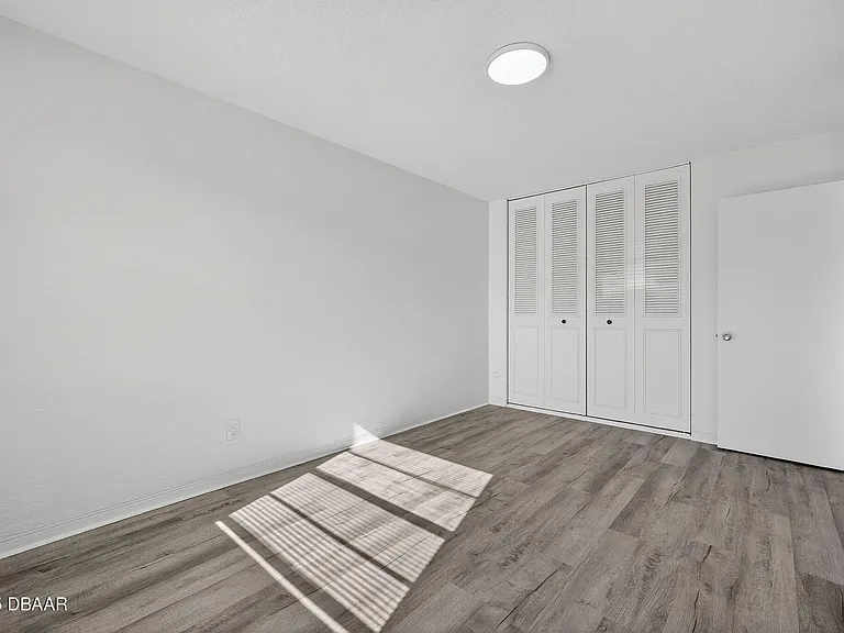 2417 N Oleander Ave — Photo 11