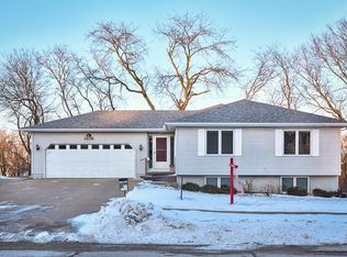 1315 Parkview Dr, Marion, IA 52302