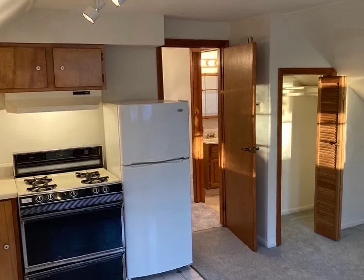 109 E Algonquin Rd #D — Photo 1