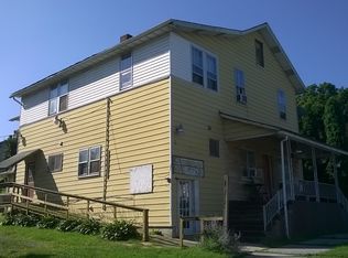 402 16th St APT A, Saxton, PA 16678