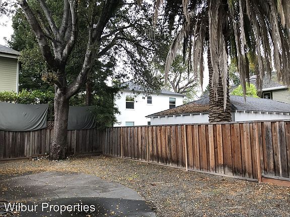 4th image of 365 Oak Grove Ave APT 3