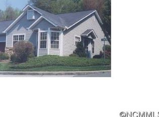 698 E Park Pl, Hendersonville, NC 28791