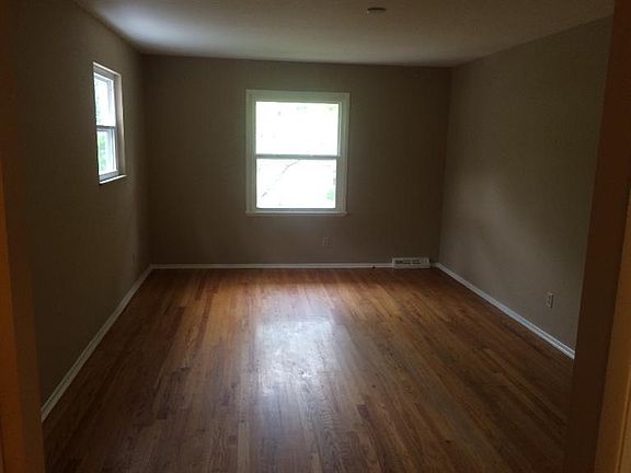 5th image of 9240 Axminster Dr