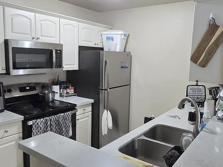 835 SW 9th St #GF2 — Photo 5