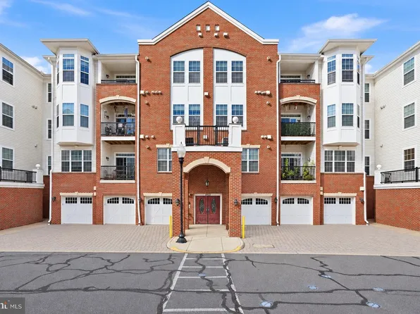 9202 Charleston Dr Unit 207, Manassas, VA 20110