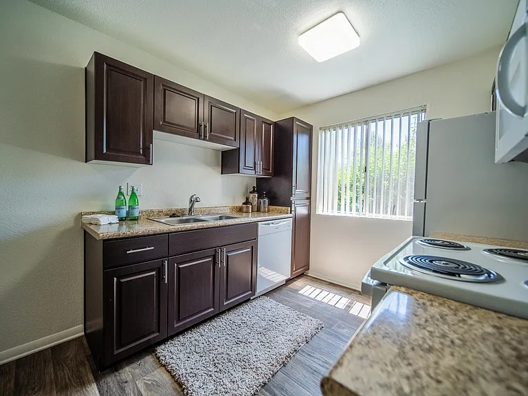 Country Club Terrace Apartments — Photo 17