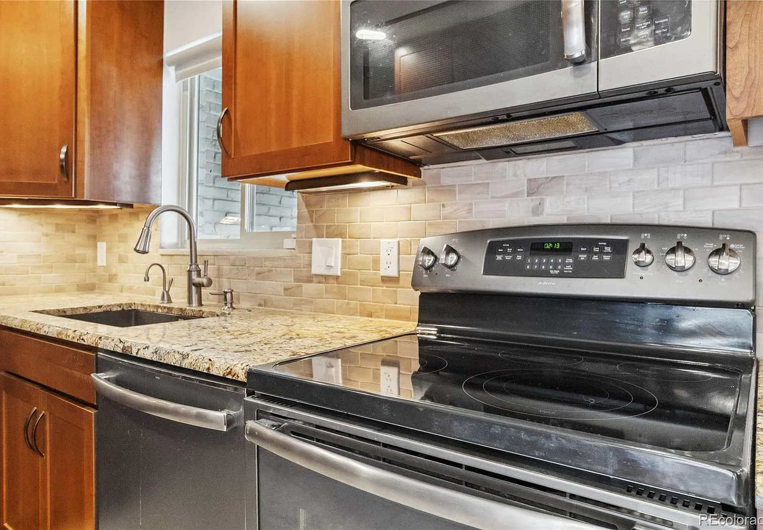 3 bed, 3.0 bath, 1818 sqft, $3,500 — Photo 4
