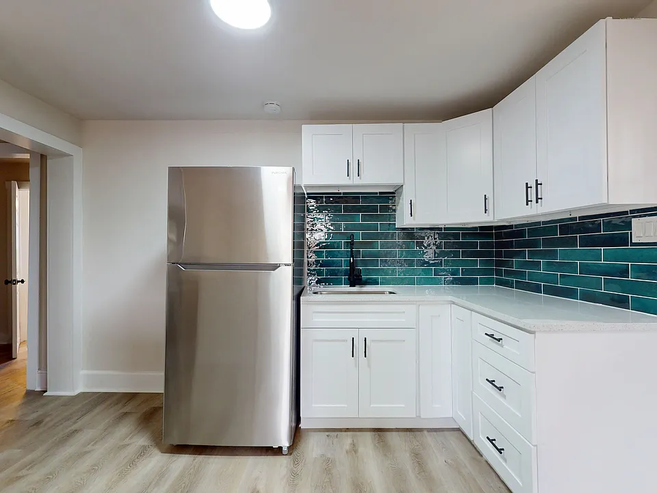 200 Saint Louis Ave #202