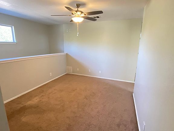 5th image of 702 Stewart Dr