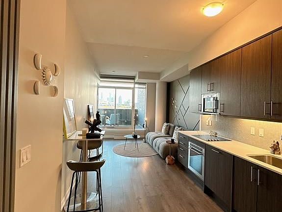 2nd image of 297 College St #503