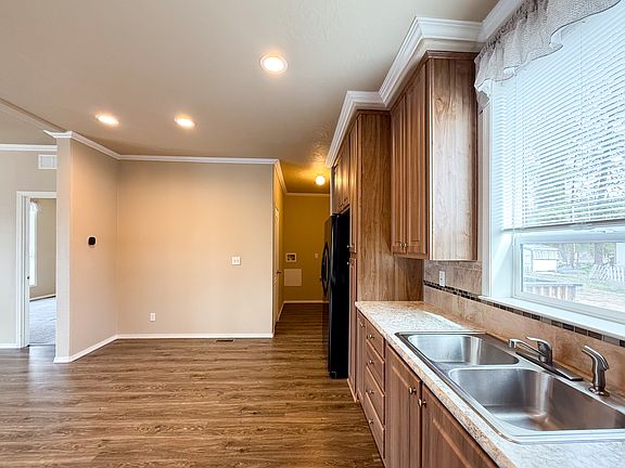 3rd image of 6467 Boulder Way