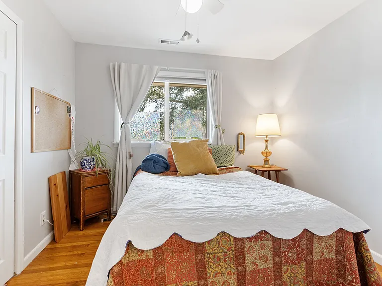 2219 Farragut Ave — Photo 19