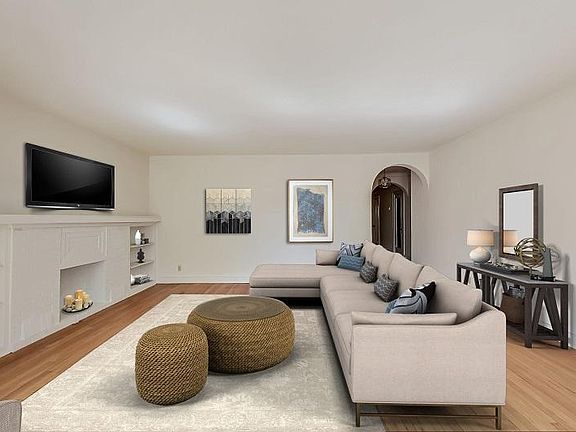 3rd image of 4842 N Hoyne Ave #3S