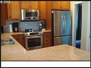 Beautiful kitchen with granite!