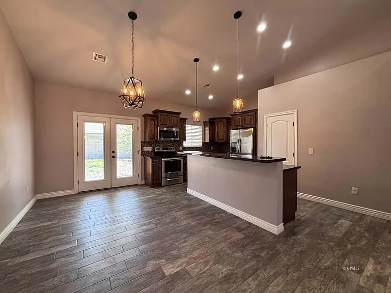 1784 N Eloisa Ln — Photo 3