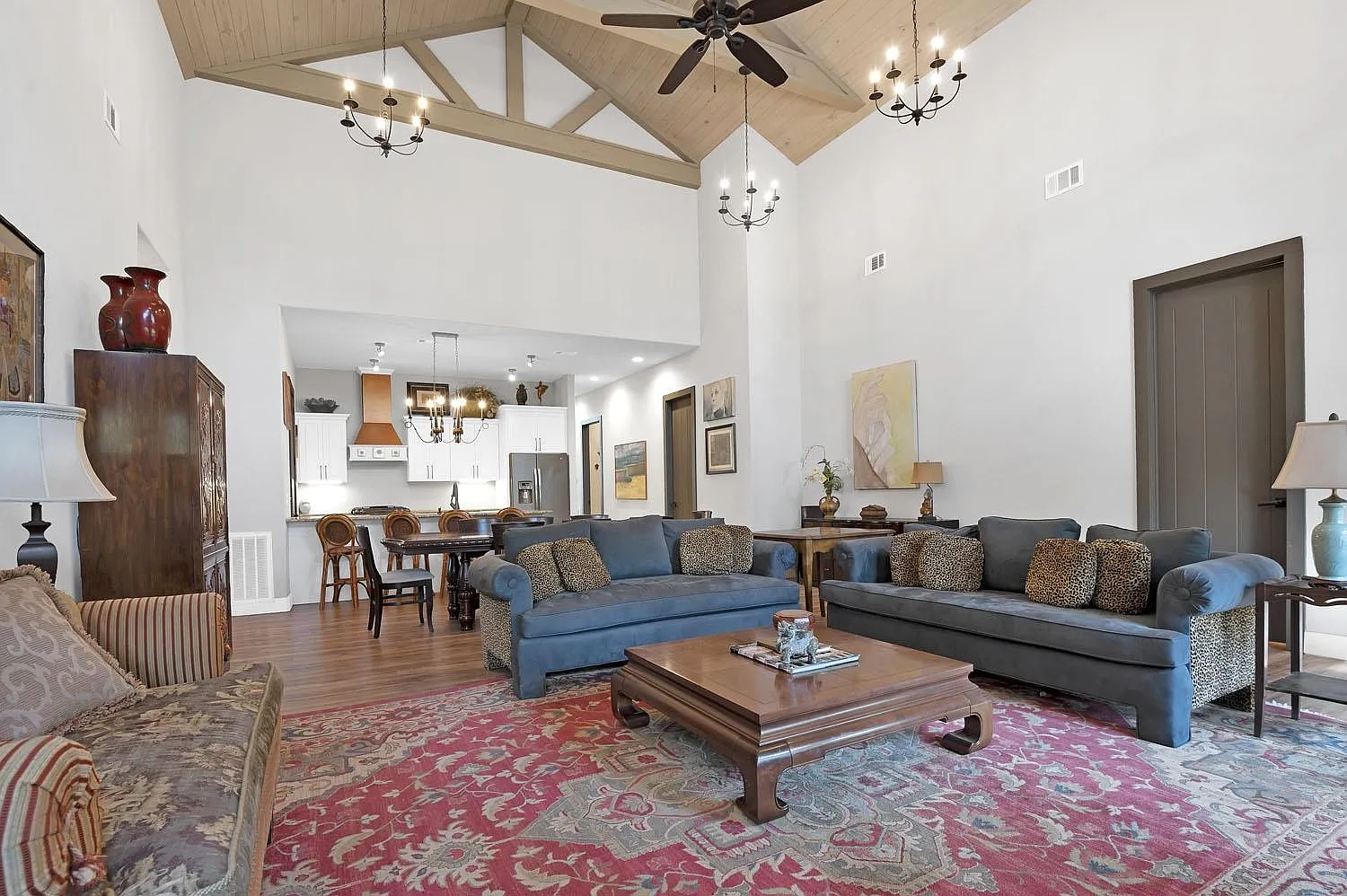6 bed, 5.0 bath, 3338 sqft, $4,000 — Photo 4