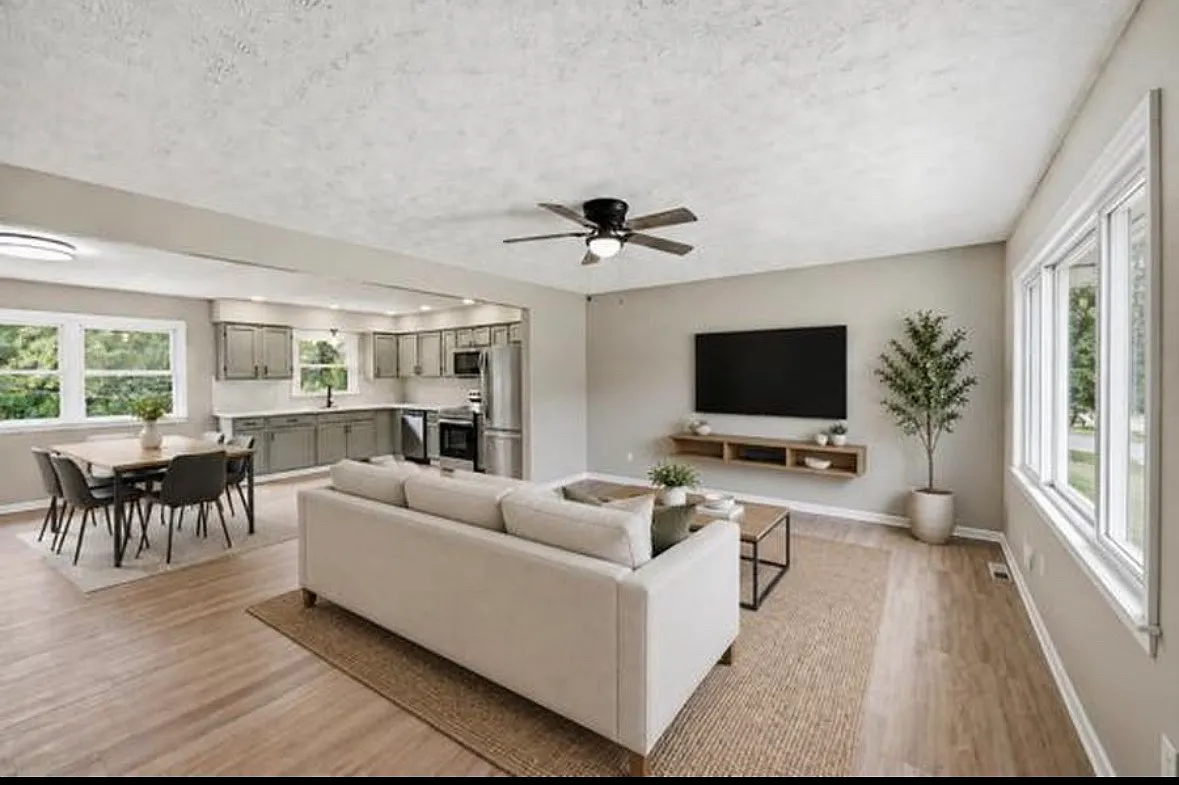 3 bed, 2012 sqft, $2,150 — Photo 3