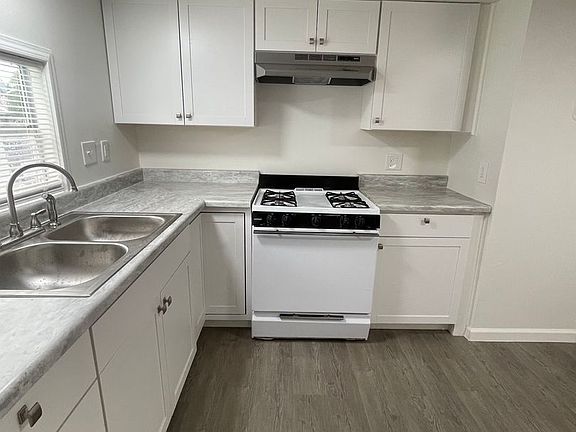 4th image of 135-147 NE Howard Ave #135-02