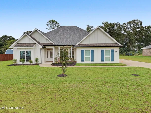 156 Firefly Dr, Lucedale, MS 39452